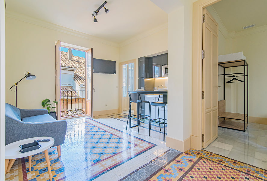 Vista general del apartamento Basic King de Mosaiko Homes Catedral Granada