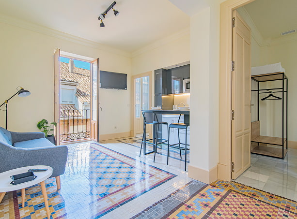 Vista general del apartamento Basic King de Mosaiko Homes Catedral Granada