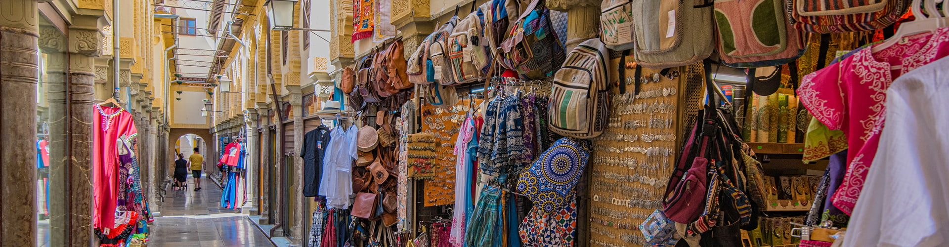Tiendas de souvenirs en los alrededores de la Catedral