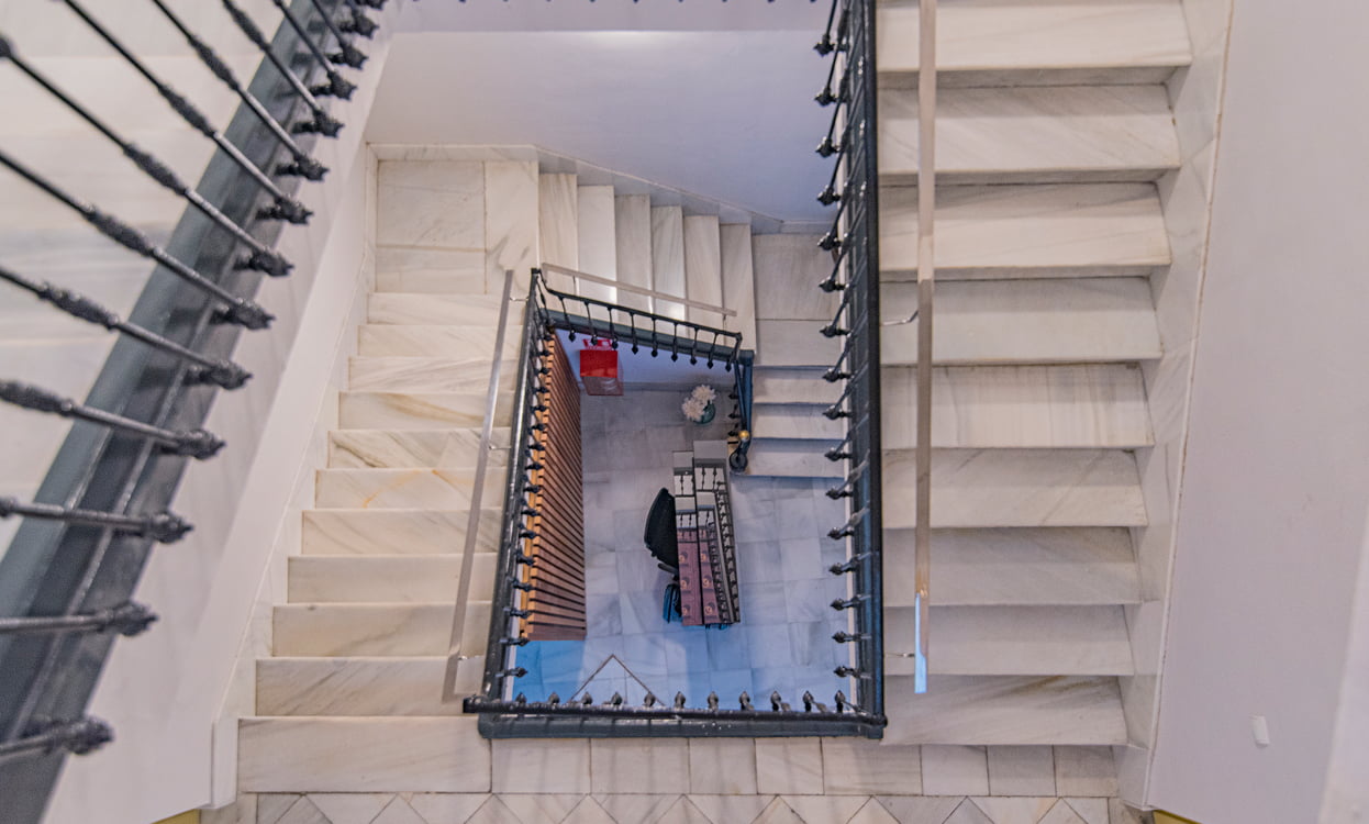 Bonitas escalares del interior del edificio