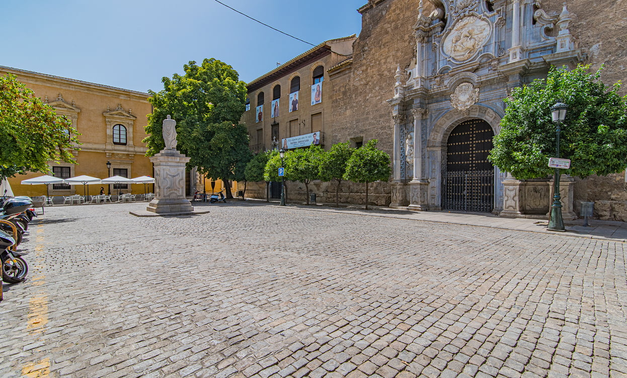 Plaza cercana a nuestros apartamentos