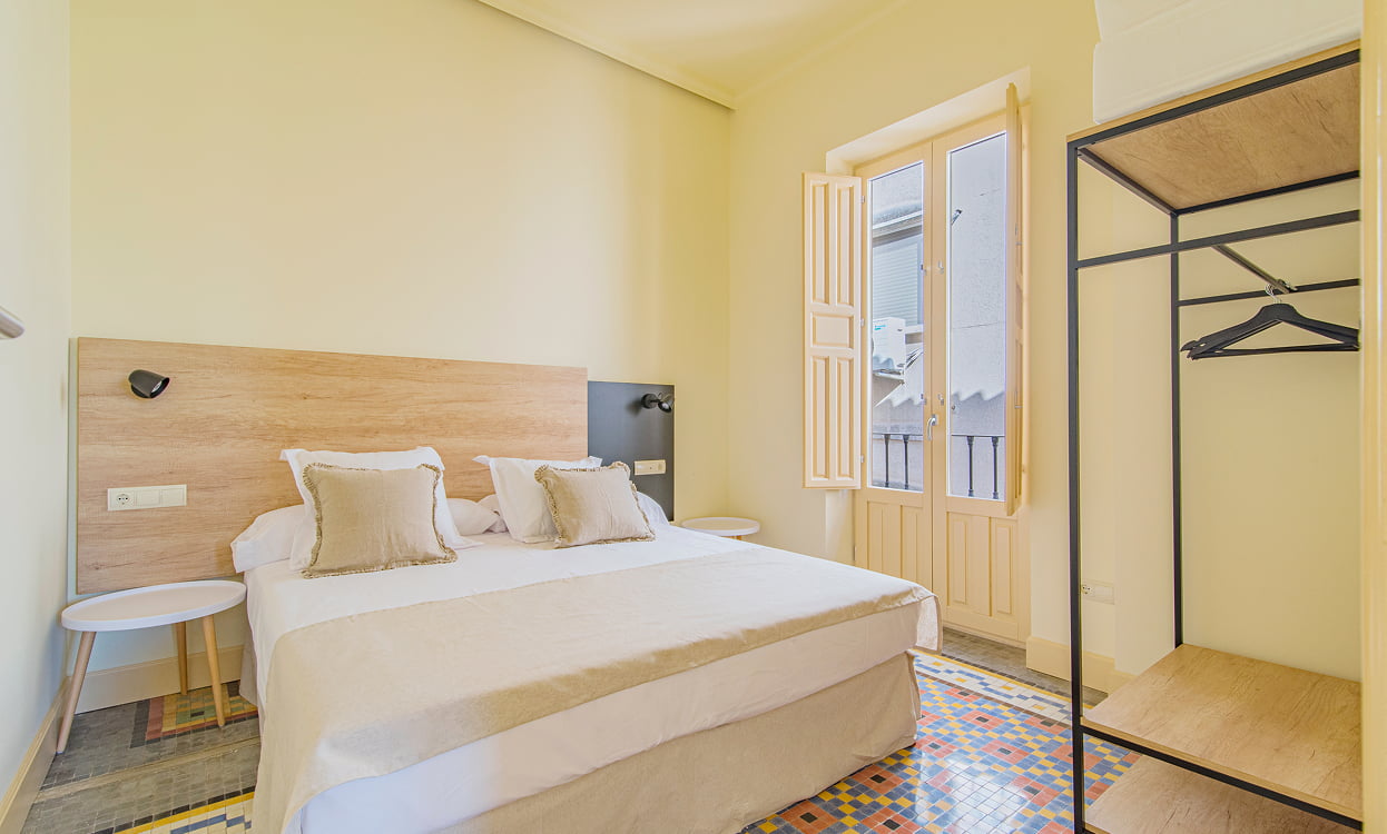 Bonita habitación con suelos de mosaico