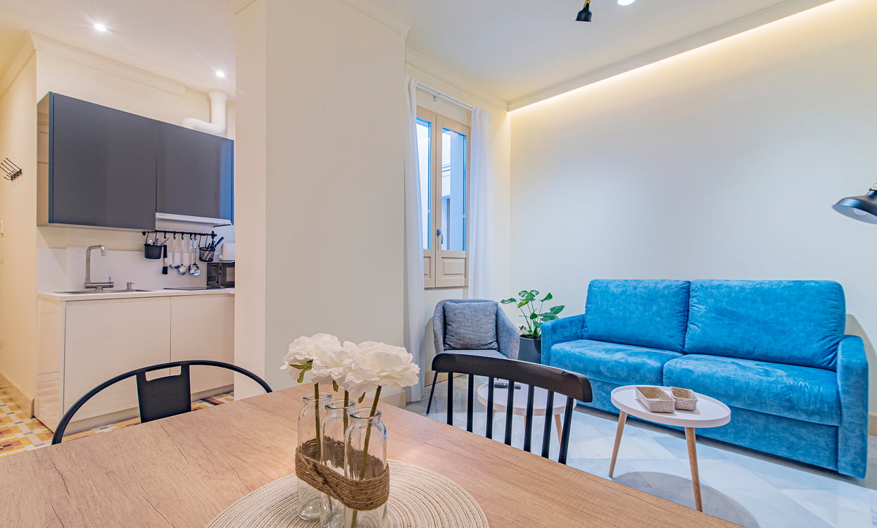 Zona de comedor con decoración minimalista