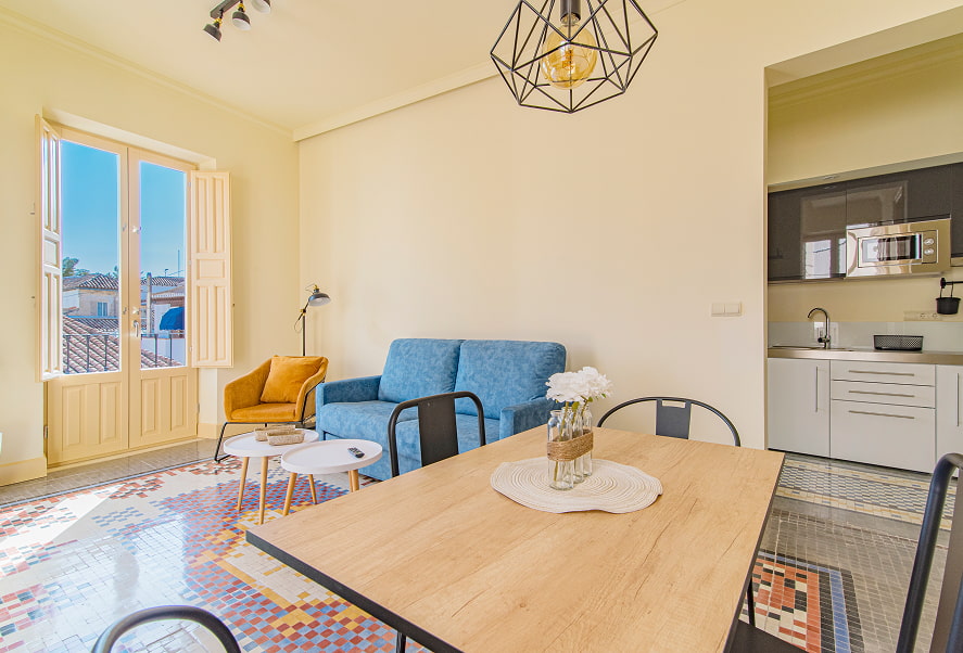 Vista de la zona de comedor y de cocina